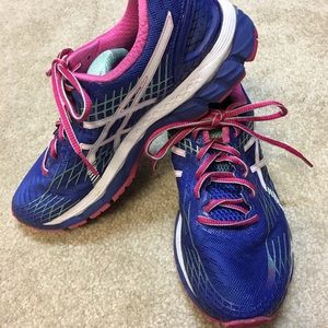 ASICS gel nimbus size 9.5.